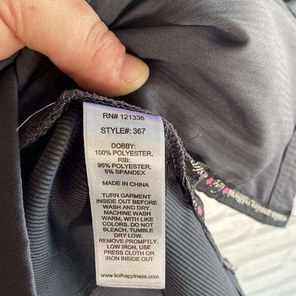 Scrub top for nurse - Picture 3 of 5